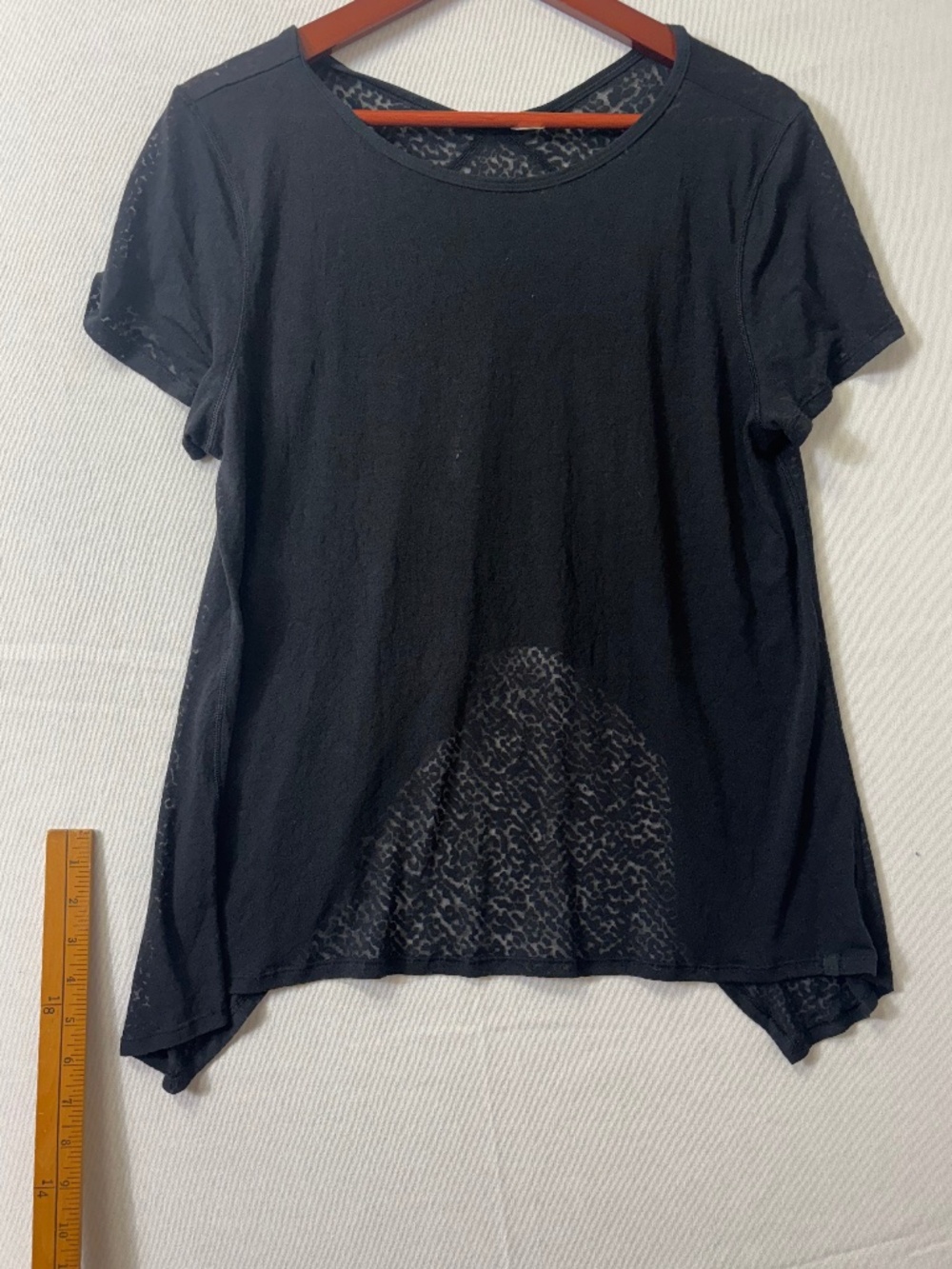 Lululemon Size 10 Black Leopard Print Mesh Detail Short Sleeve Top